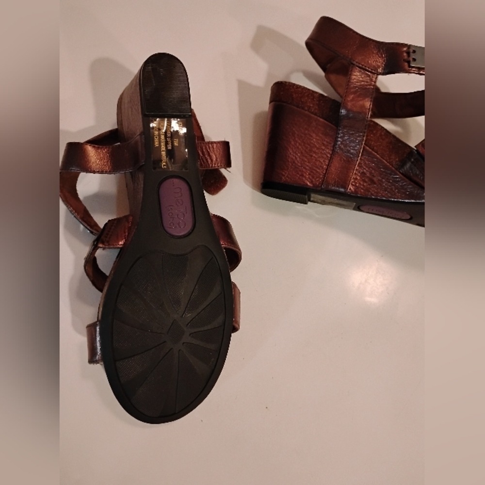 ...Me Too(Soho) Brown Tan Strappy Sandals Ankle Metal Square Plates Decor 7.5 - Picture 7 of 16